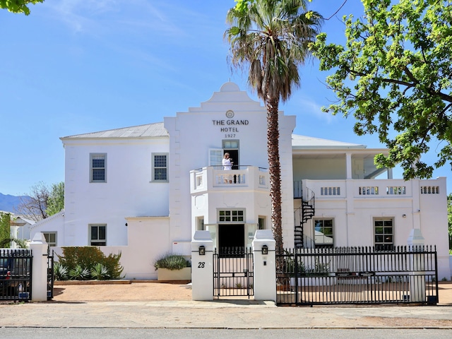 The Grand Hotel Robertson