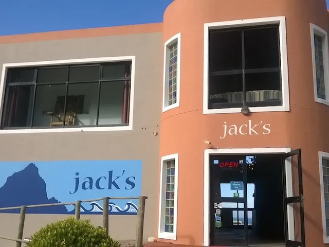 Jack's Seaview Suites